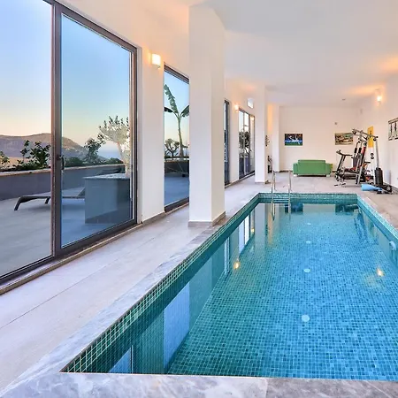 Willa Luxury 5 Bedroom With Heated Infinity Pool & Amazing Sea Views *