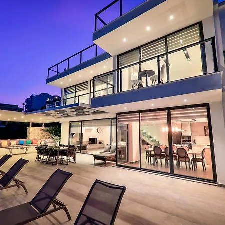 Willa Luxury 5 Bedroom With Heated Infinity Pool & Amazing Sea Views